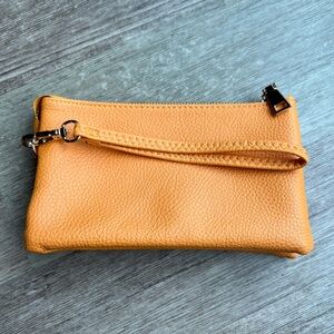 Multipocket Leather Wristlet Bag